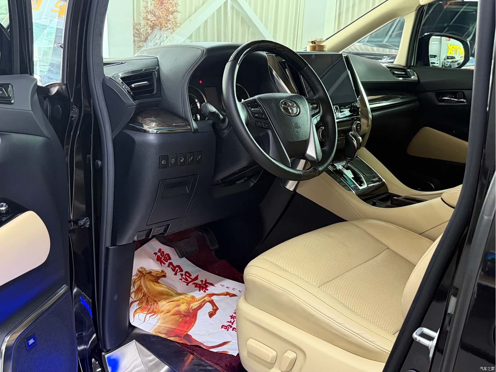 Toyota Vellfire, 2020 3