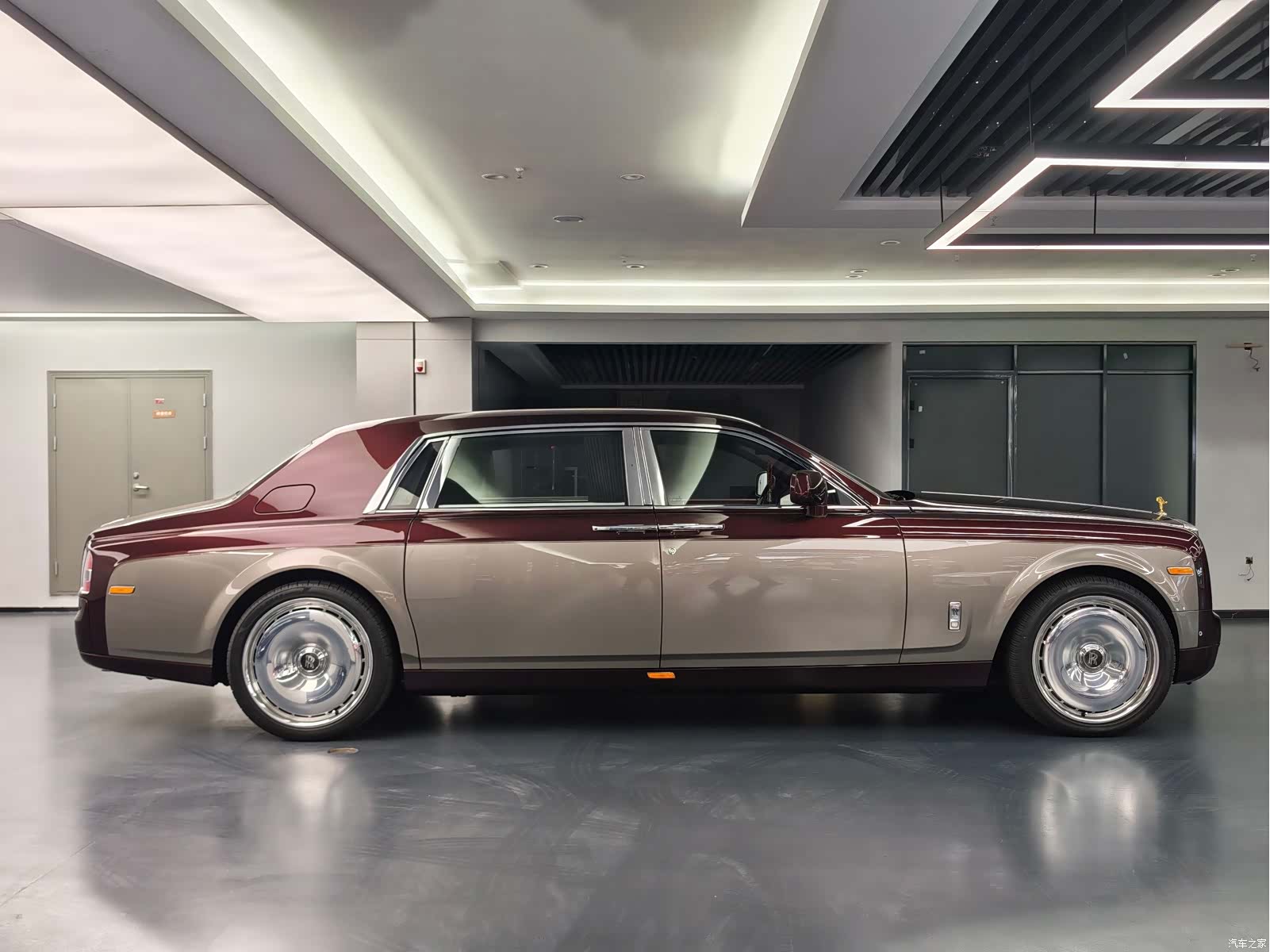 Rolls-Royce Phantom, 2016 4