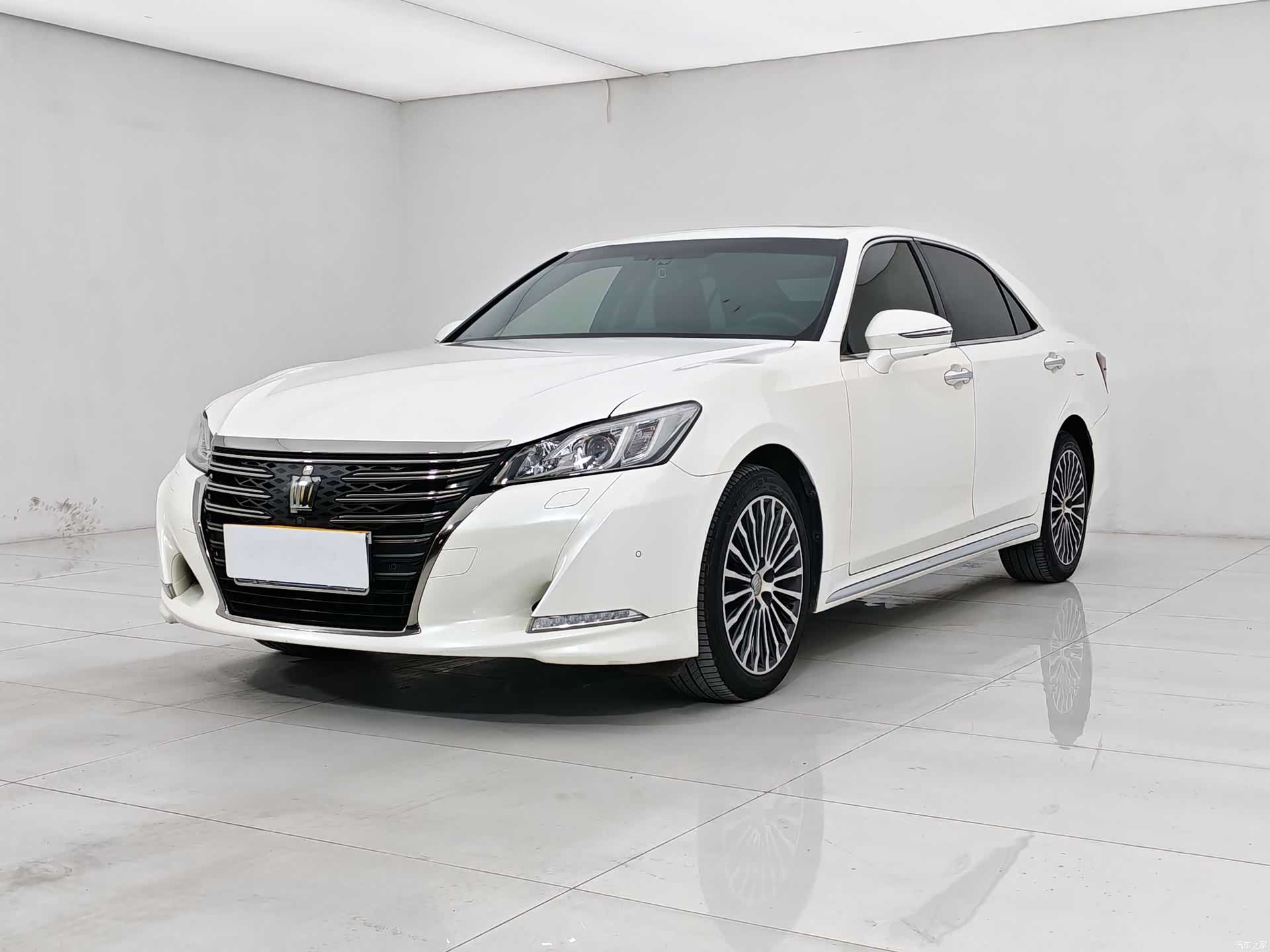 Toyota Crown, 2018 1