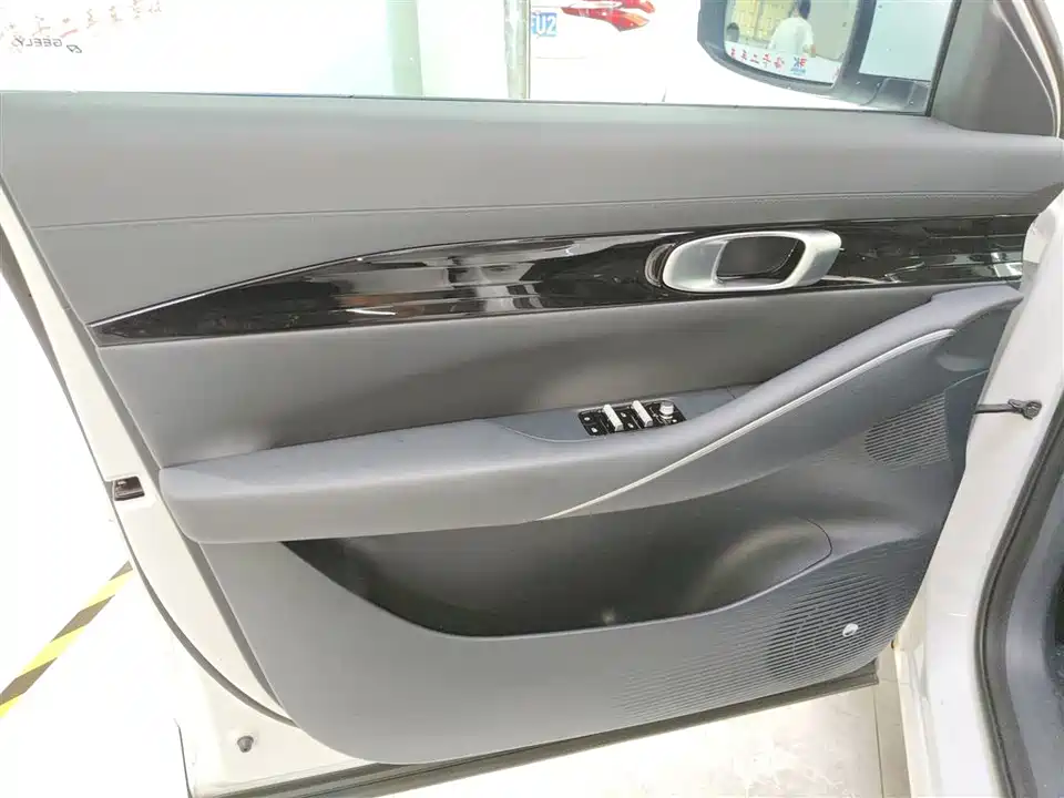 Geely Galaxy Galaxy E5