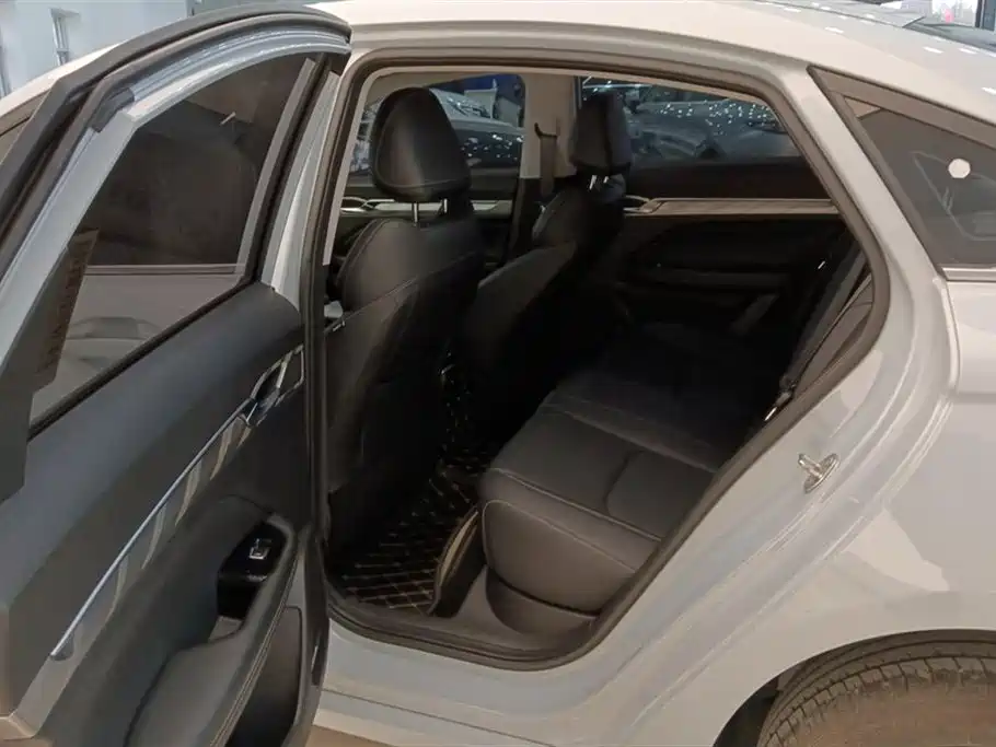 Geely Emgrand L HiP