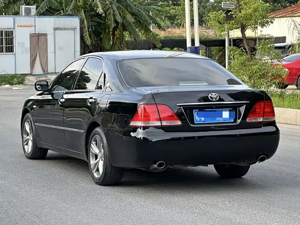 Toyota crown