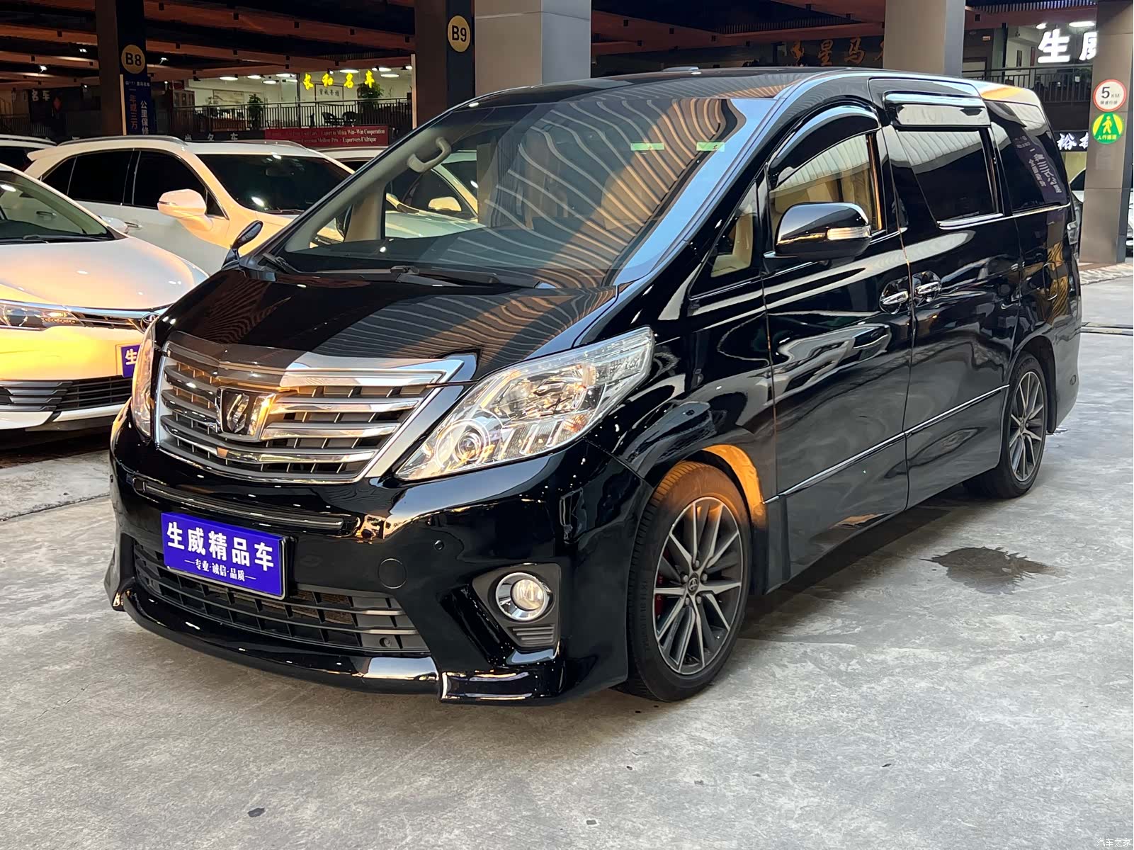 Toyota Alphard, 2012 1