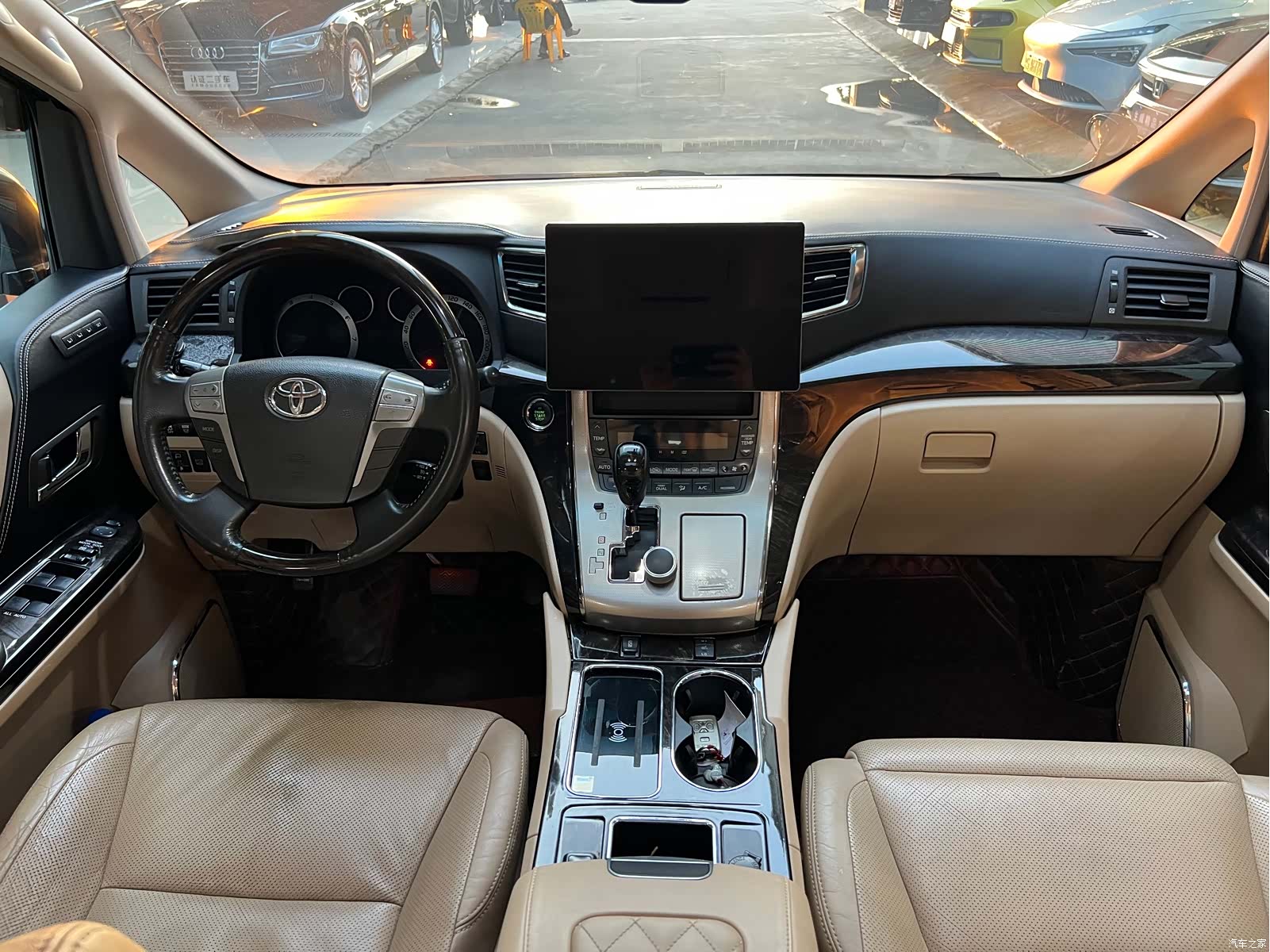 Toyota Alphard, 2012 11