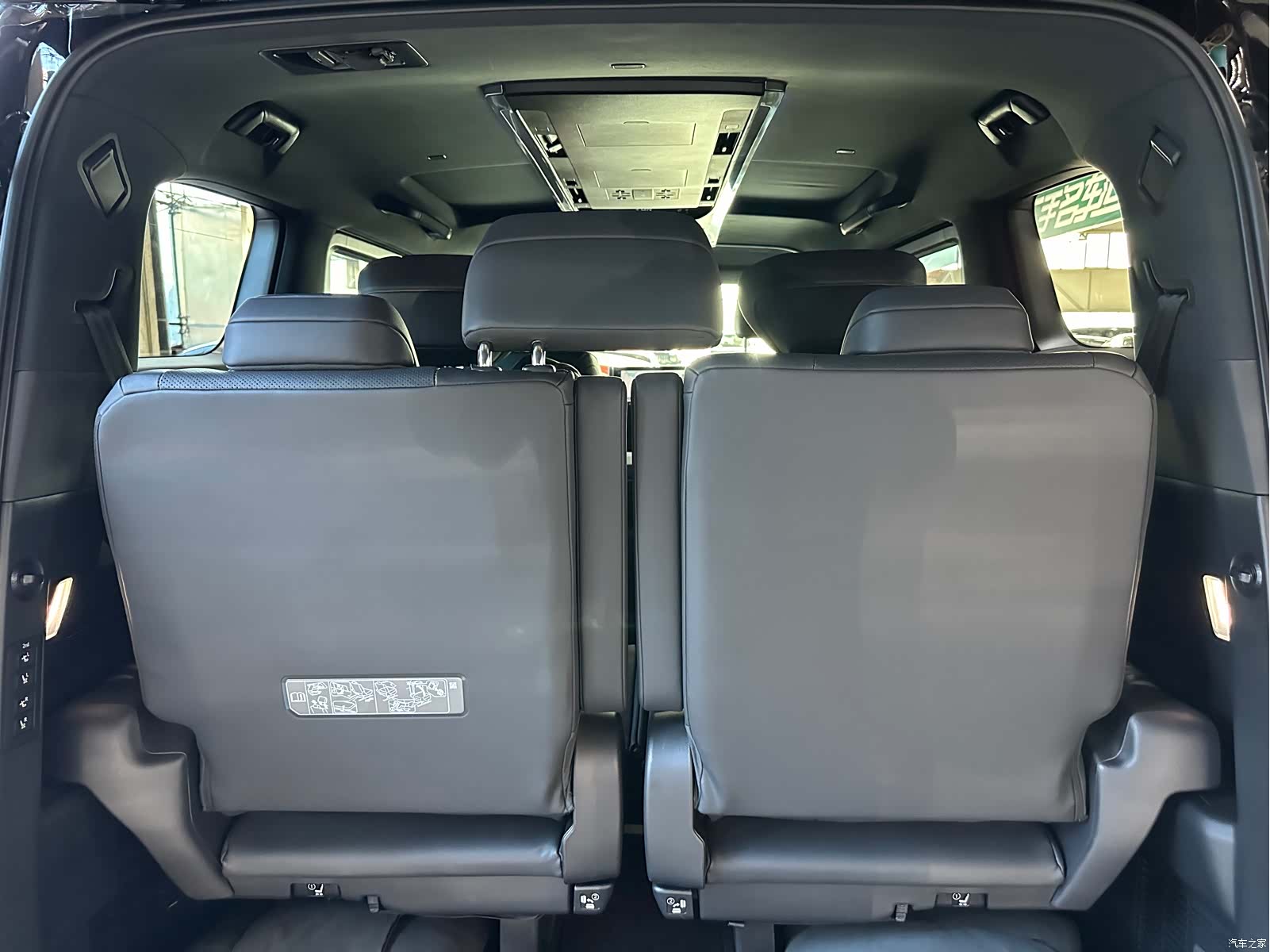 Toyota Vellfire, 2024 22