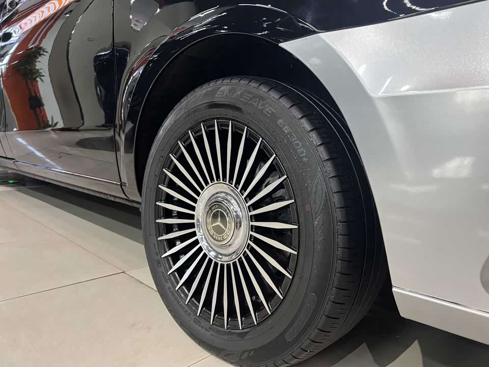 Mercedes-Benz V-class