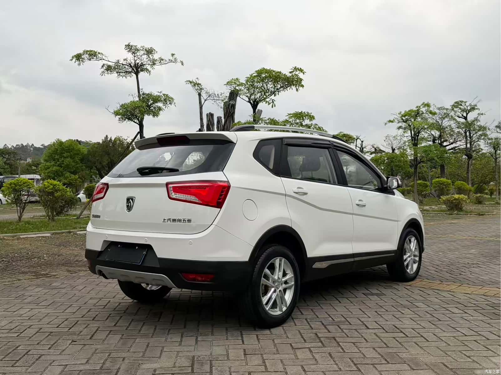 Wuling 560, 2015 16
