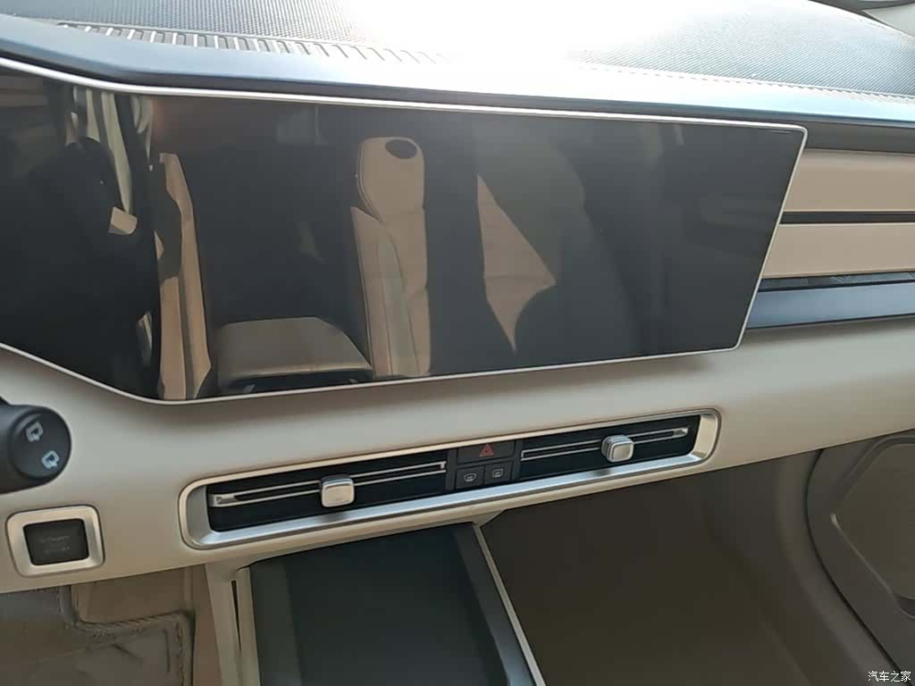 Geely Icon, 2023 13