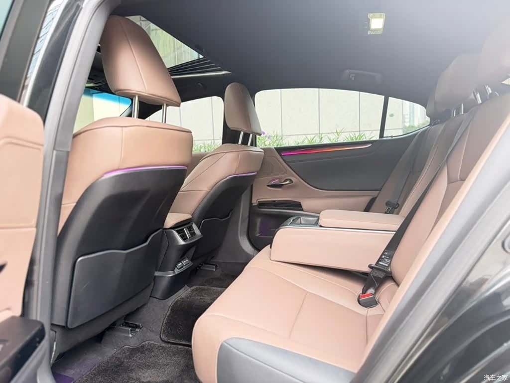 Lexus ES, 2024 10