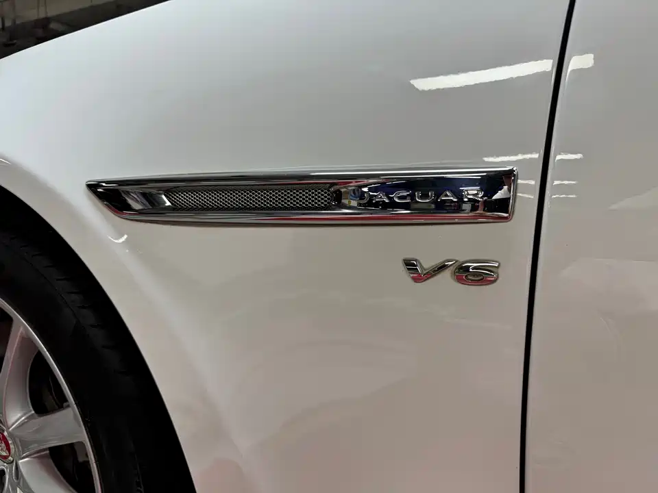 Jaguar XJ Jaguar XJ