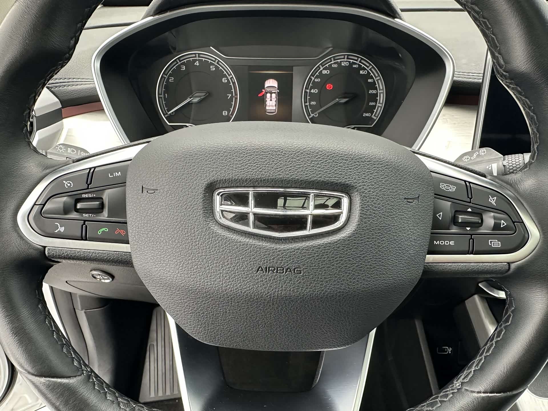 Geely Coolray, 2022 15
