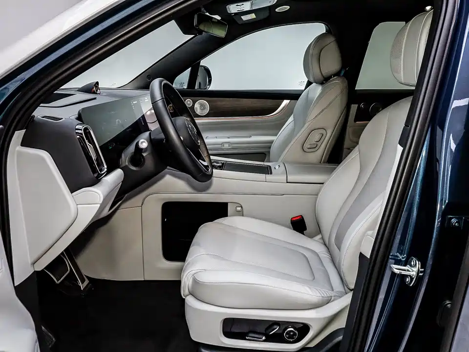 AITO Ask the world M9