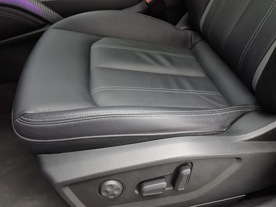 Audi Q2L Audi Q2L