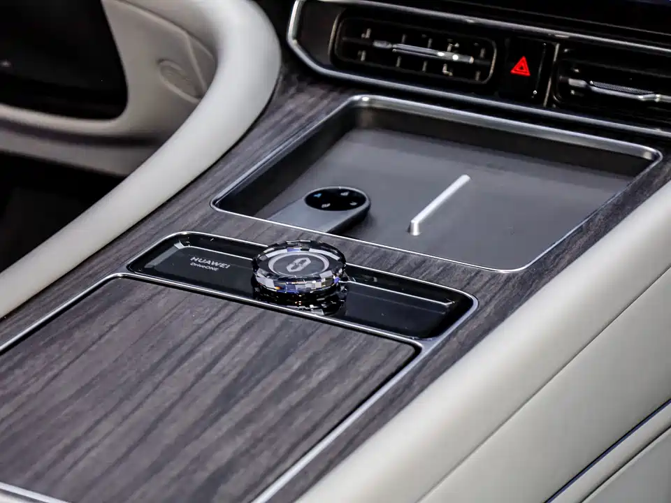 AITO Ask the world M9