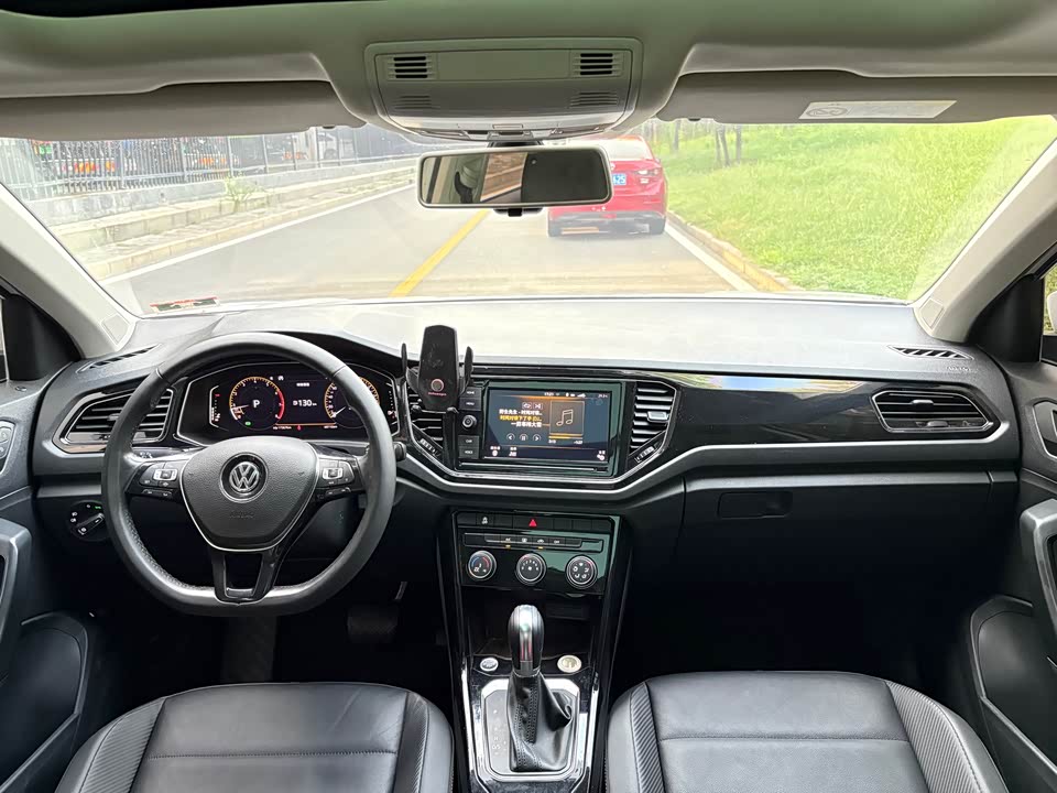 Volkswagen T-ROC exploring Songs