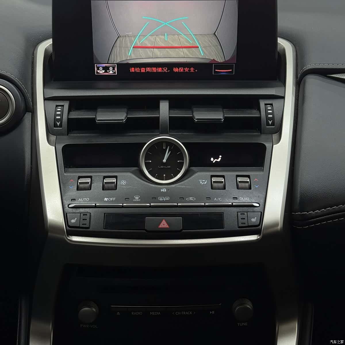 Lexus NX, 2021 11