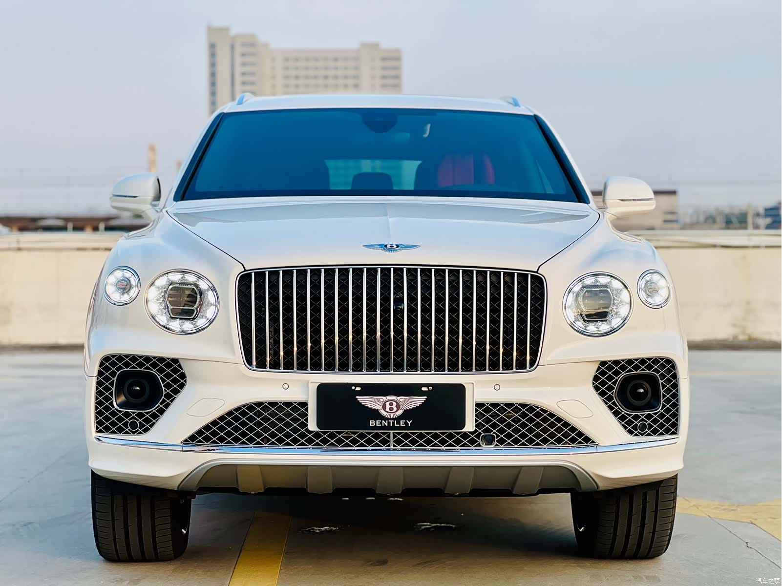 Bentley Bentayga, 2023 3