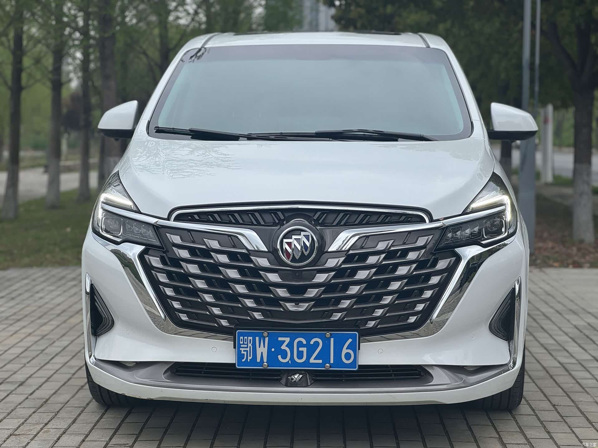 Buick GL8, 2022 3