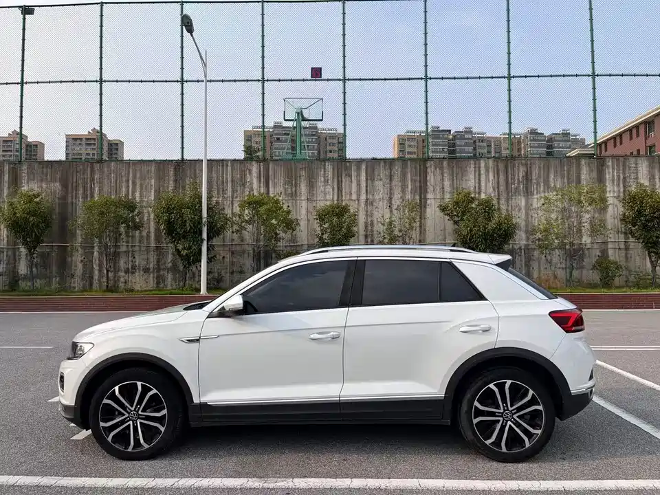 Volkswagen T-ROC exploring Songs