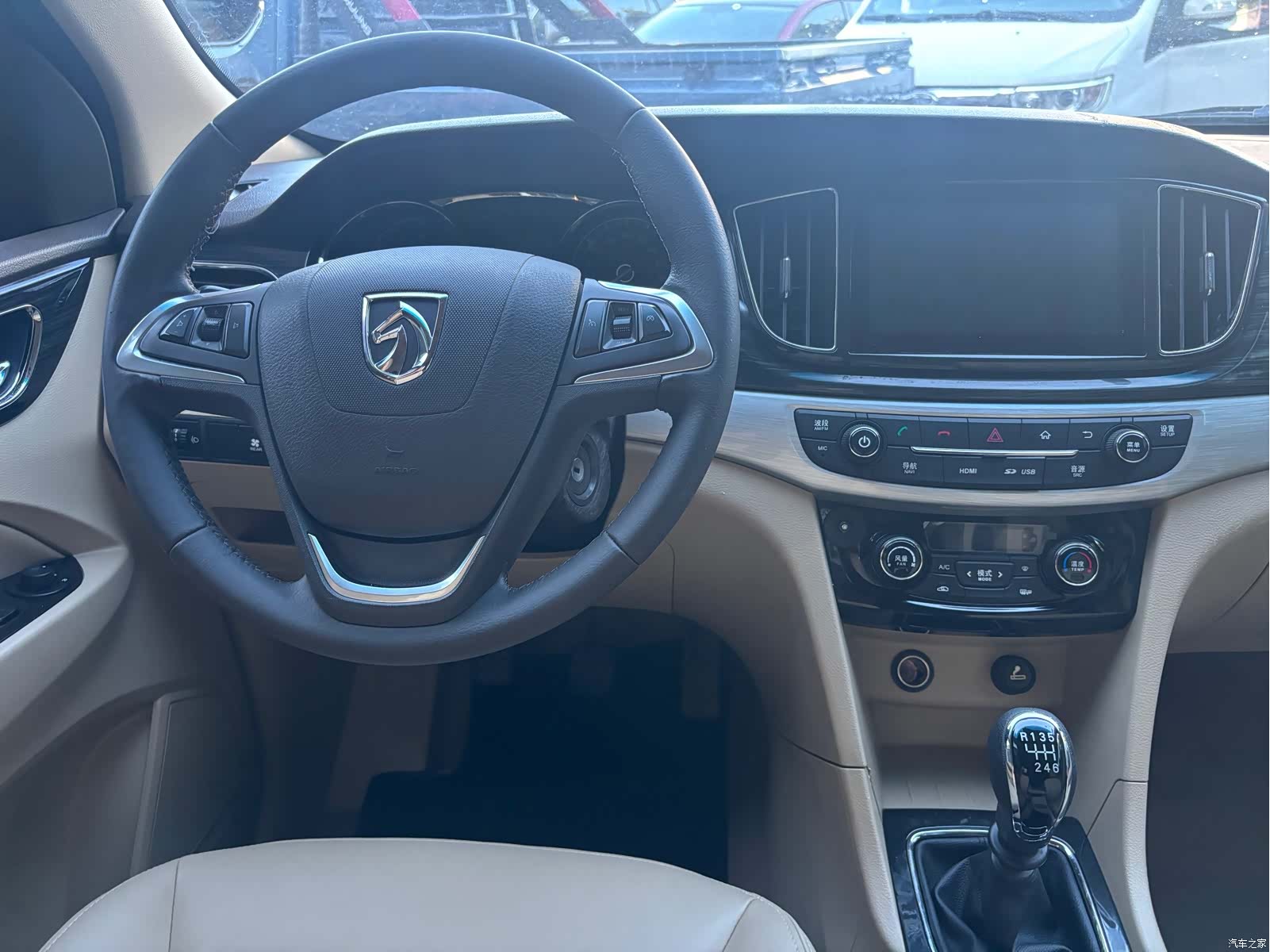 Wuling 730, 2016 10