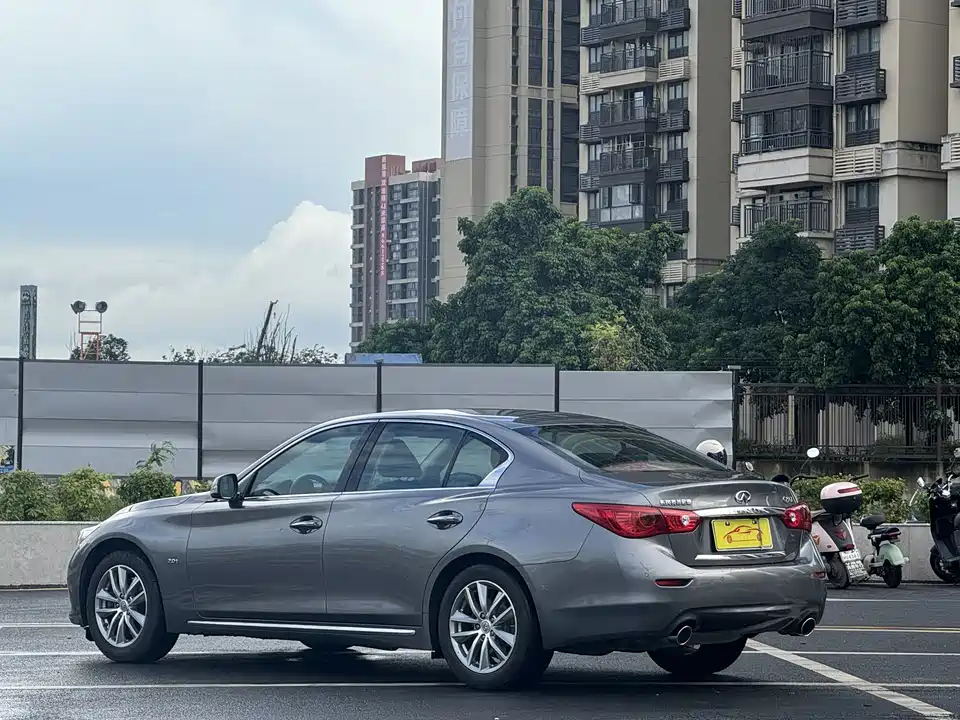 Infiniti Q50L