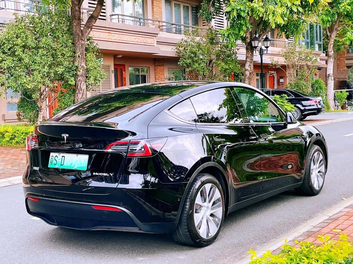 Tesla Model Y, 2023 4