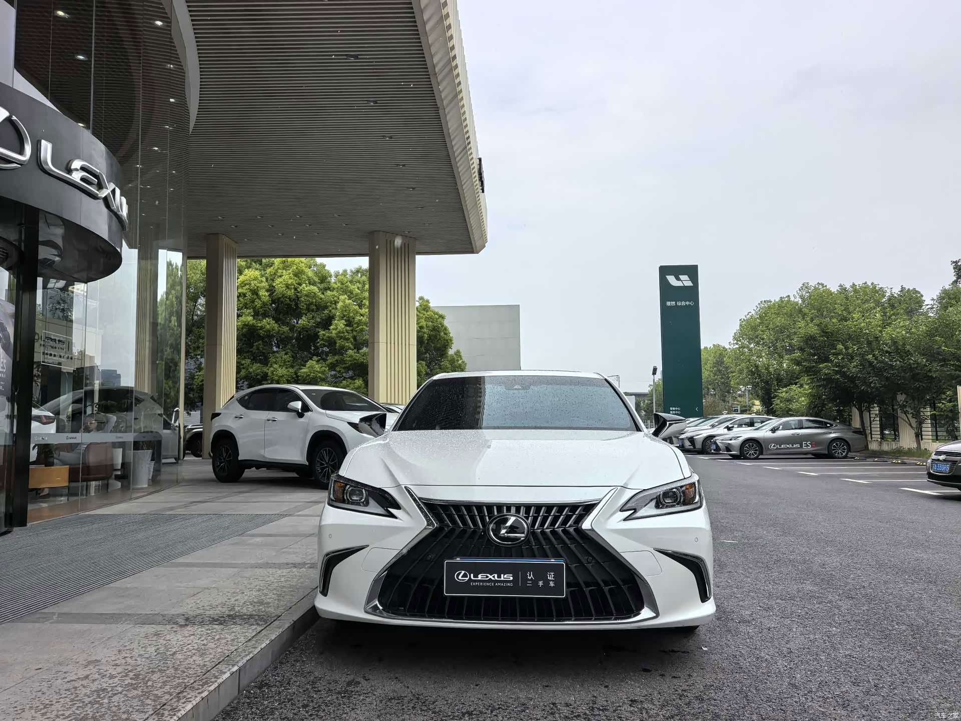 Lexus ES, 2022 2