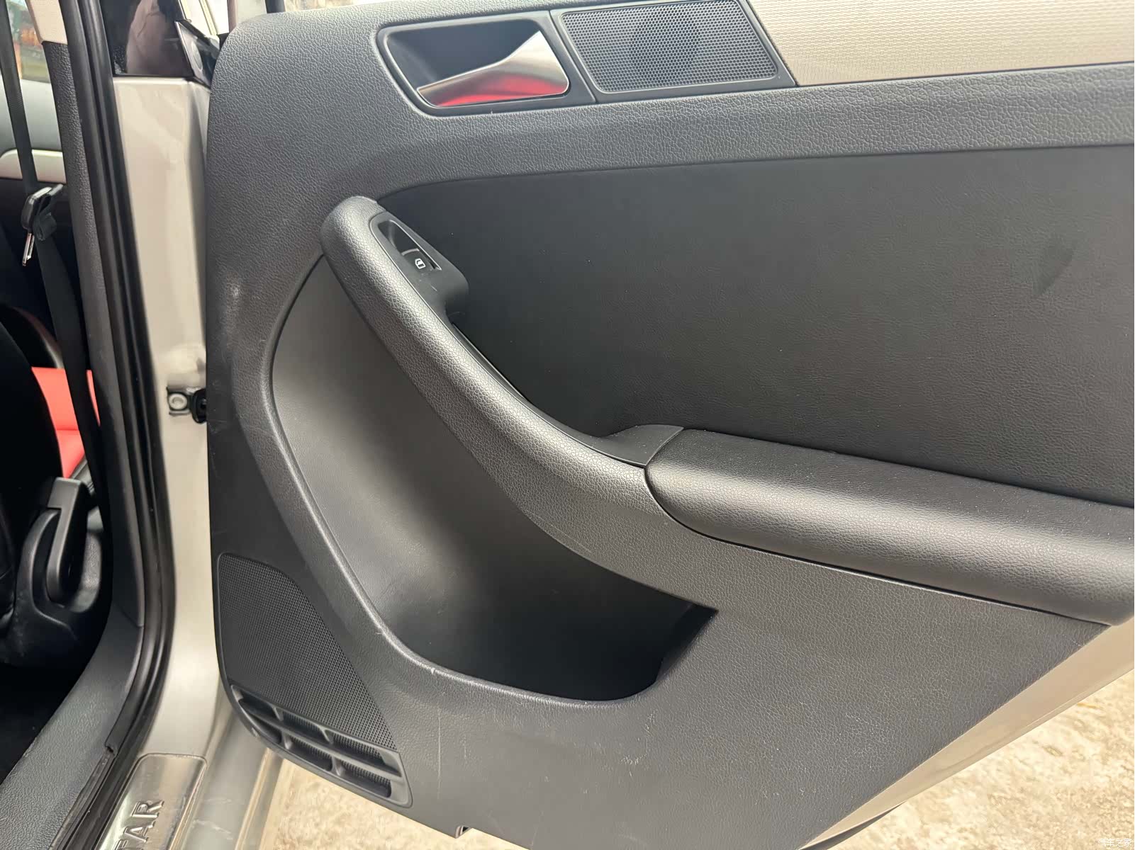 Volkswagen Sagitar, 2012 13