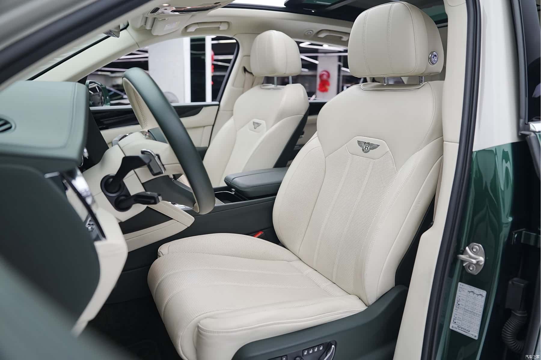 Bentley Bentayga, 2021 4