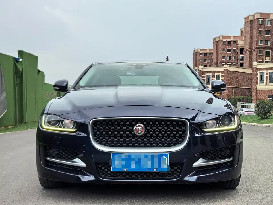Jaguar XE