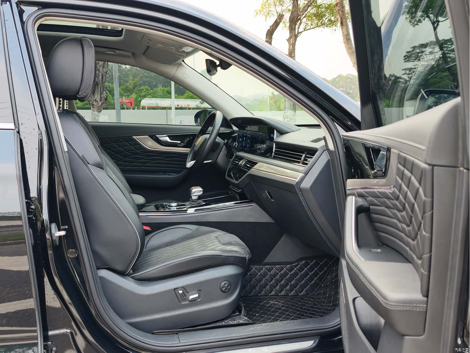 Hongqi HS5, 2023 13