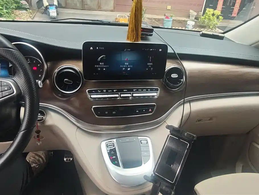 Mercedes-Benz V-class