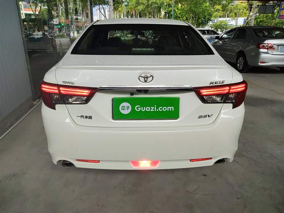Toyota Reiz