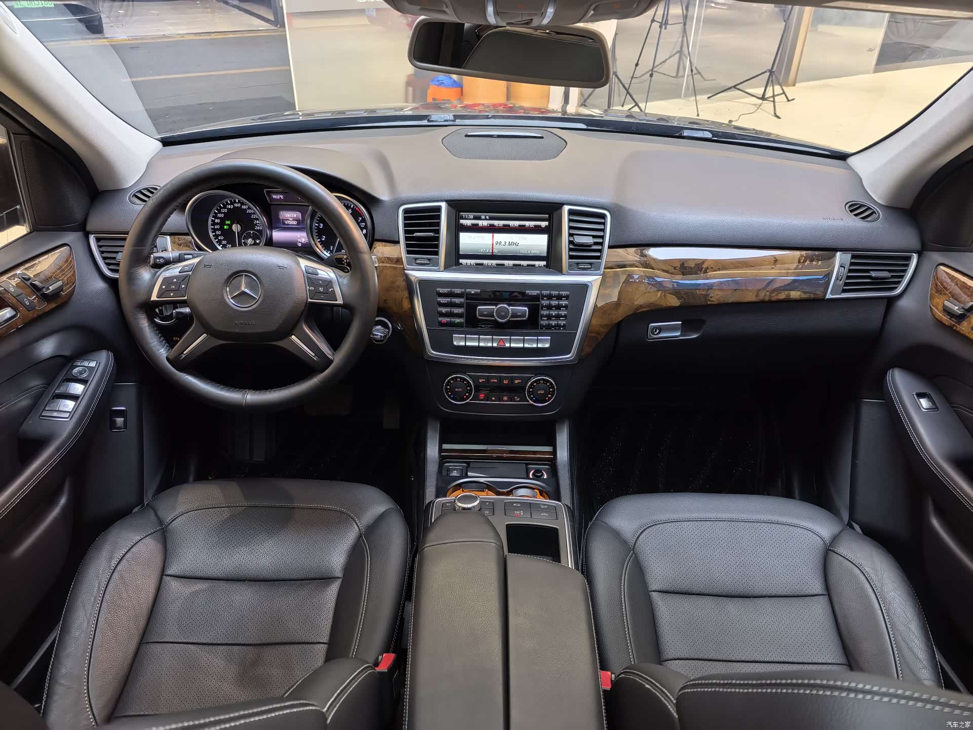 Mercedes-Benz M-Class, 2015 12
