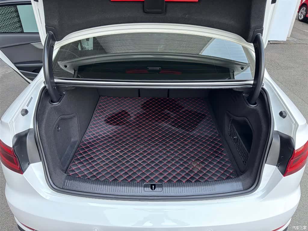 Audi A4L, 2019 15