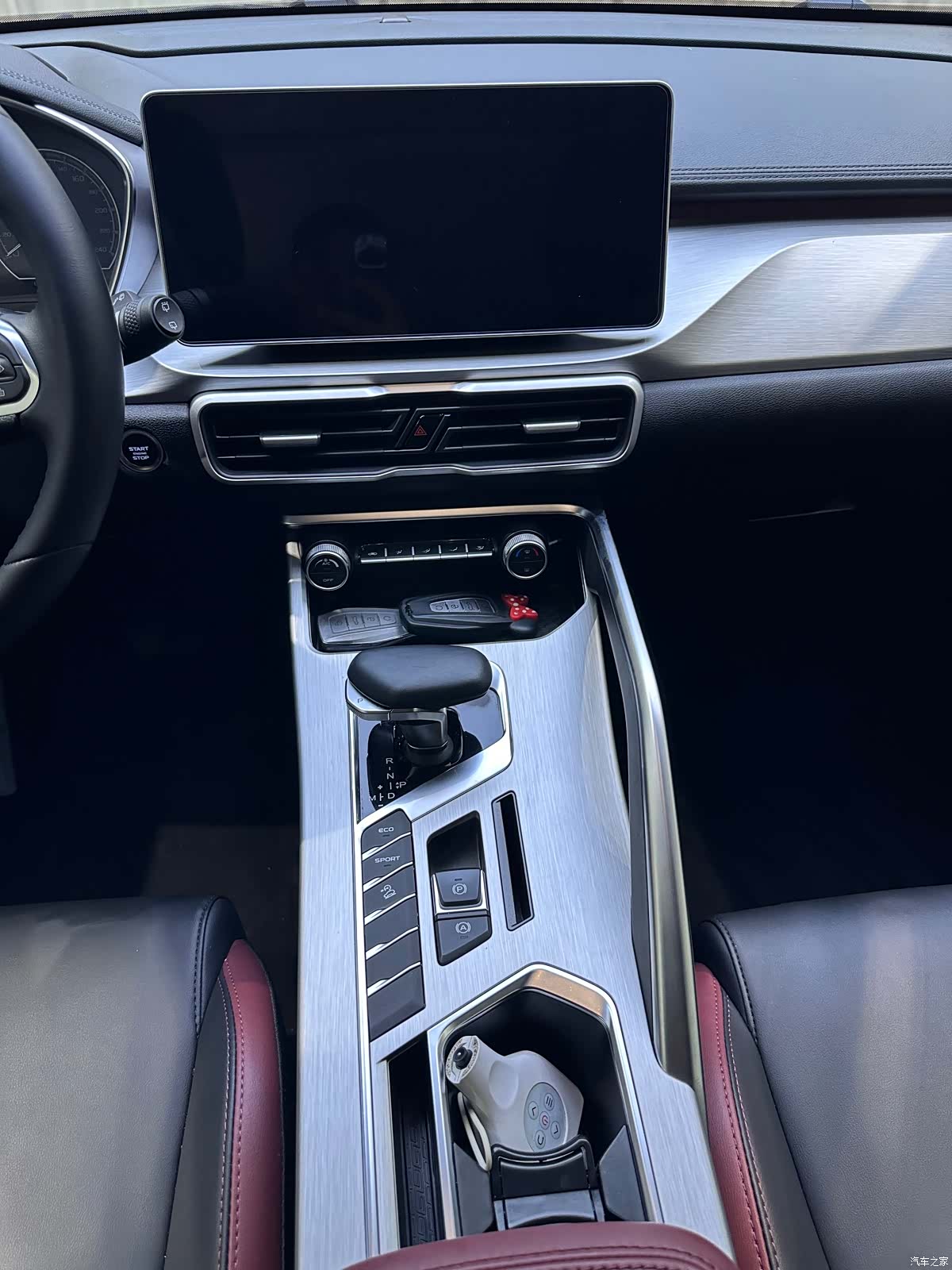 Geely Coolray, 2022 13