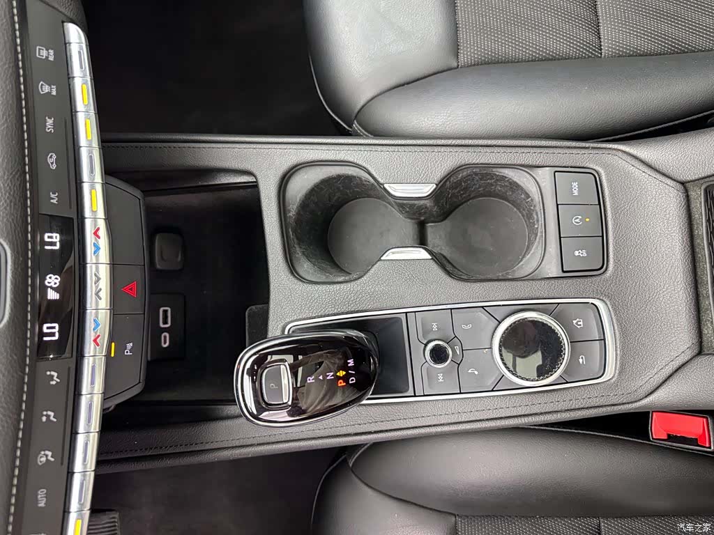 Cadillac XT4, 2022 13