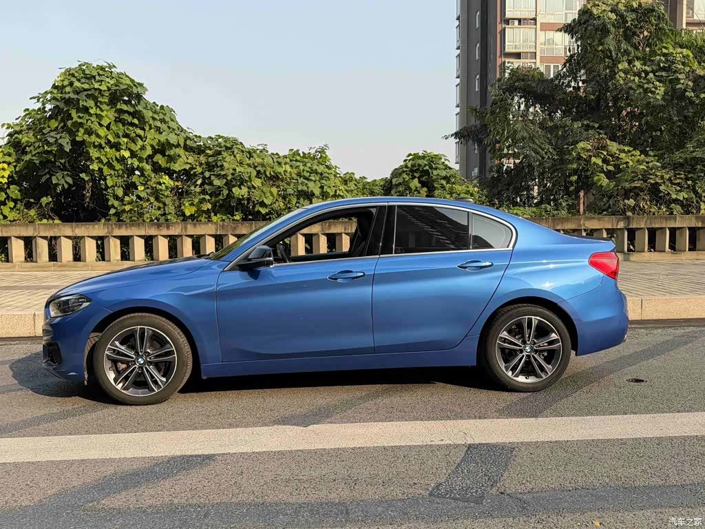BMW 1 Series, 2018 все фото