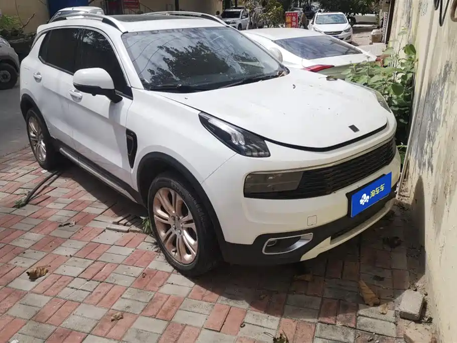Lynk & Co 01