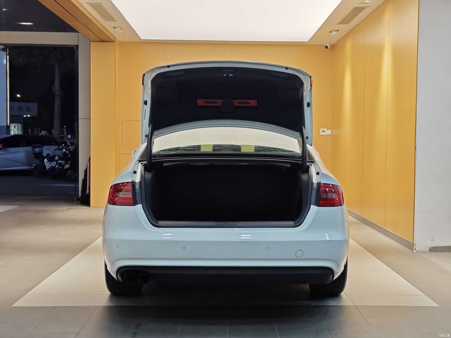 Audi A4L, 2014 26