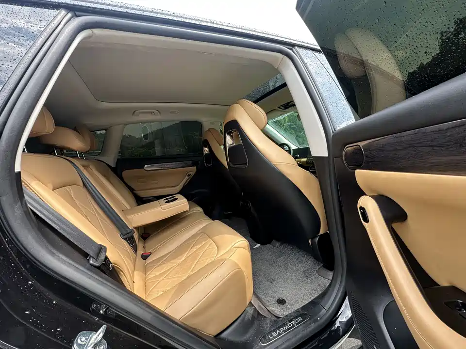 Leapmotor C11
