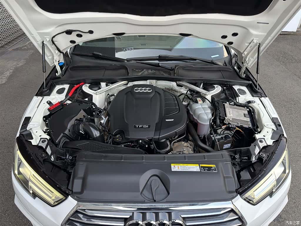 Audi A4L, 2019 14