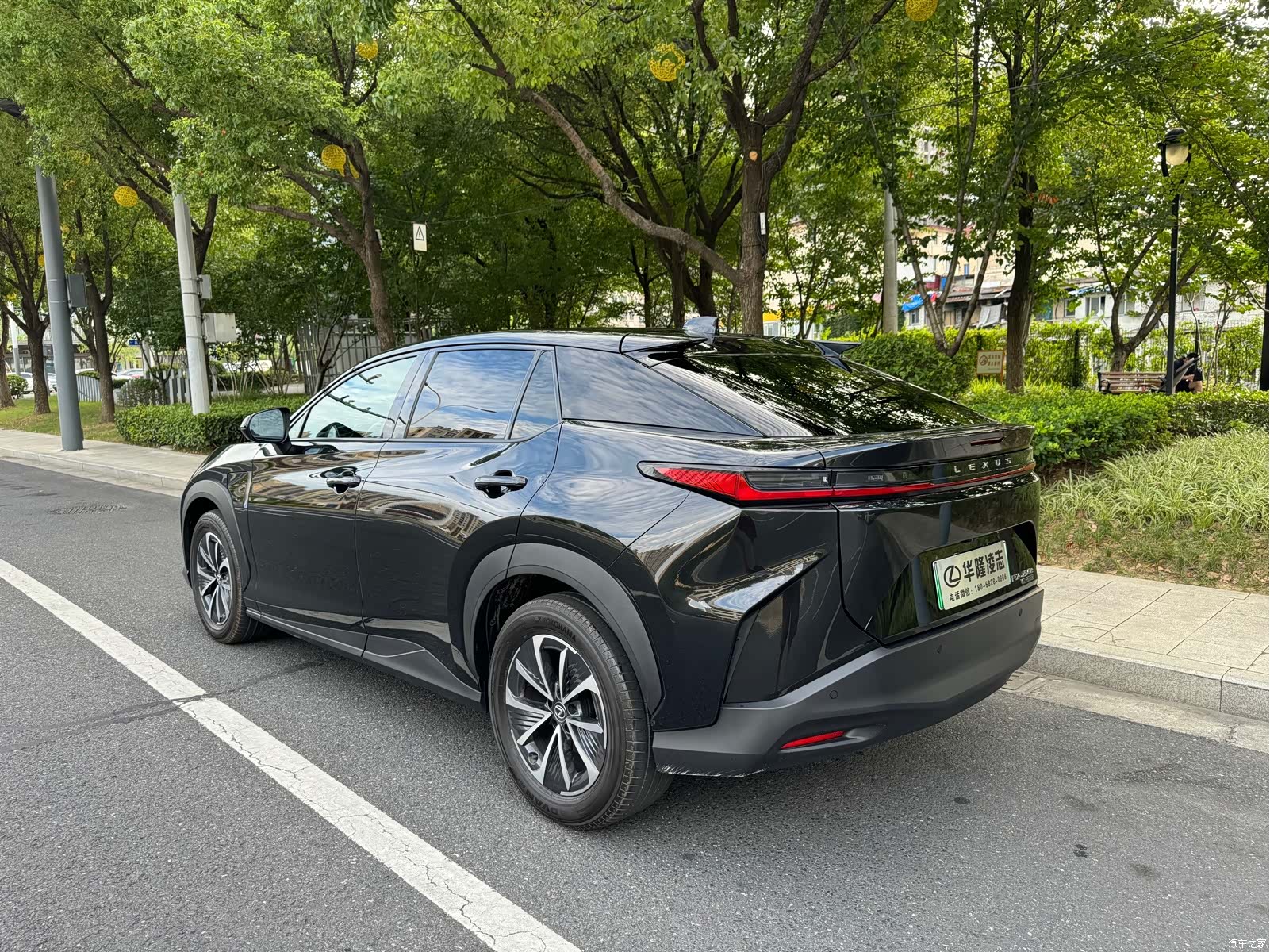 Lexus RZ, 2023 3