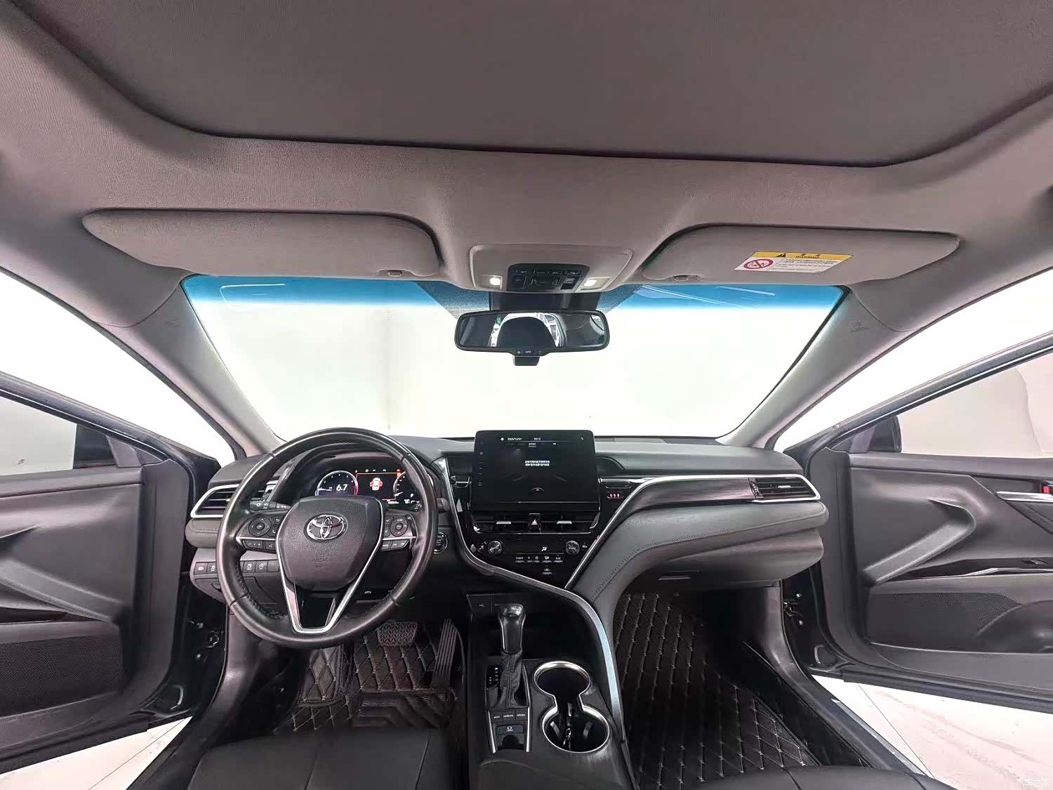 Toyota Camry, 2023 все фото
