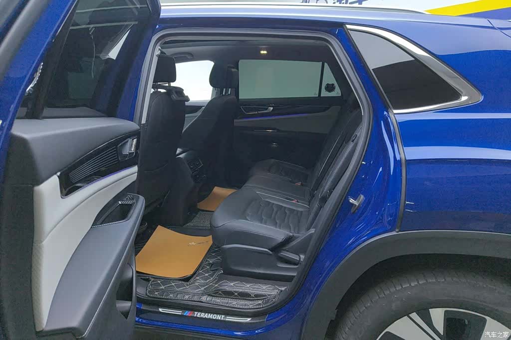 Volkswagen Teramont X, 2021 11