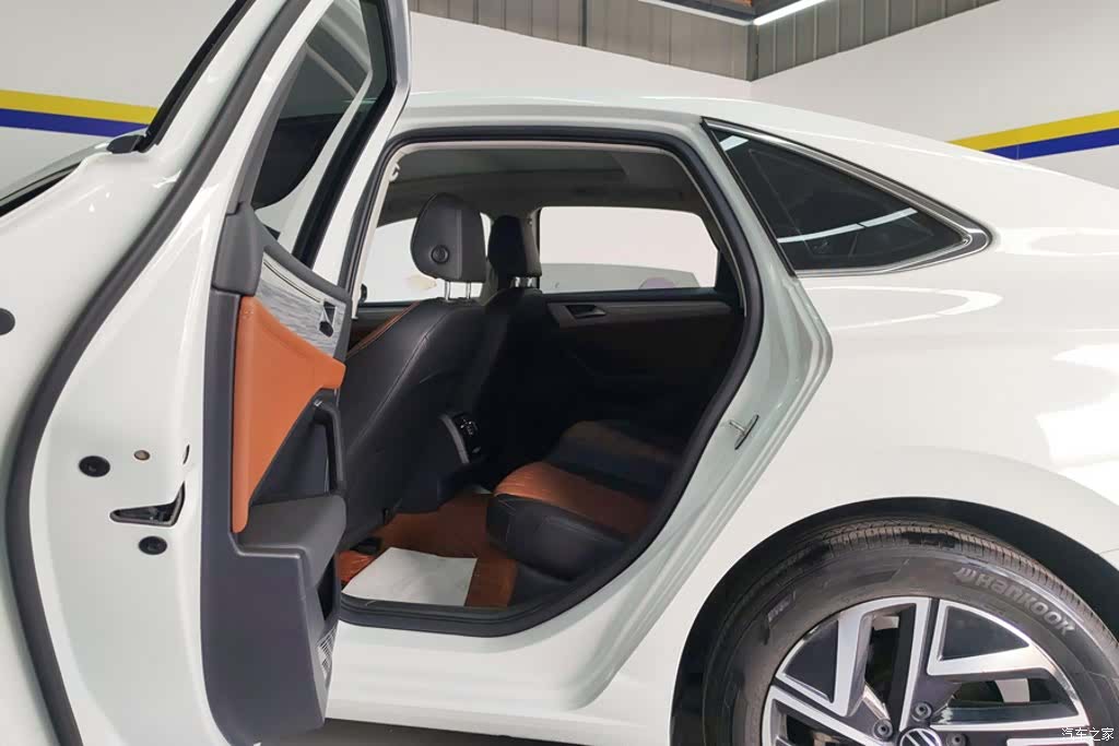 Volkswagen Sagitar, 2023 11
