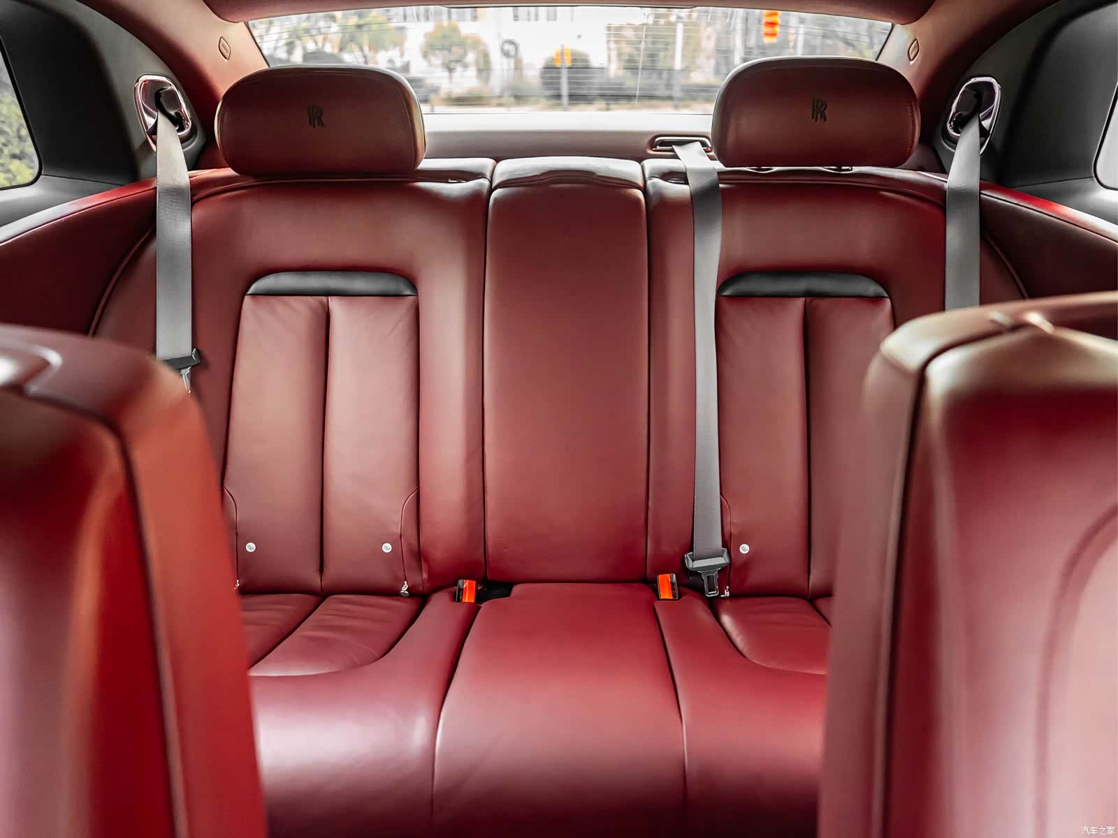 Rolls-Royce Ghost, 2024 10