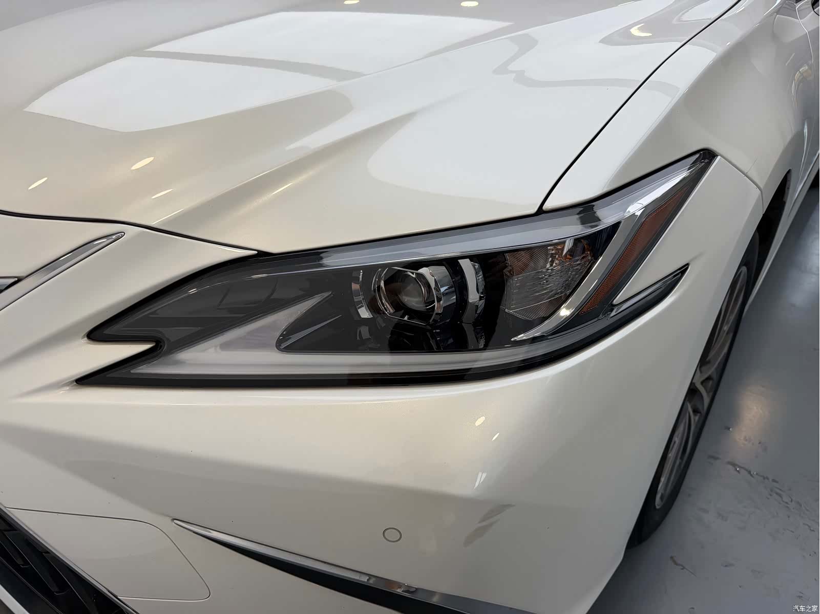 Lexus ES, 2024 10
