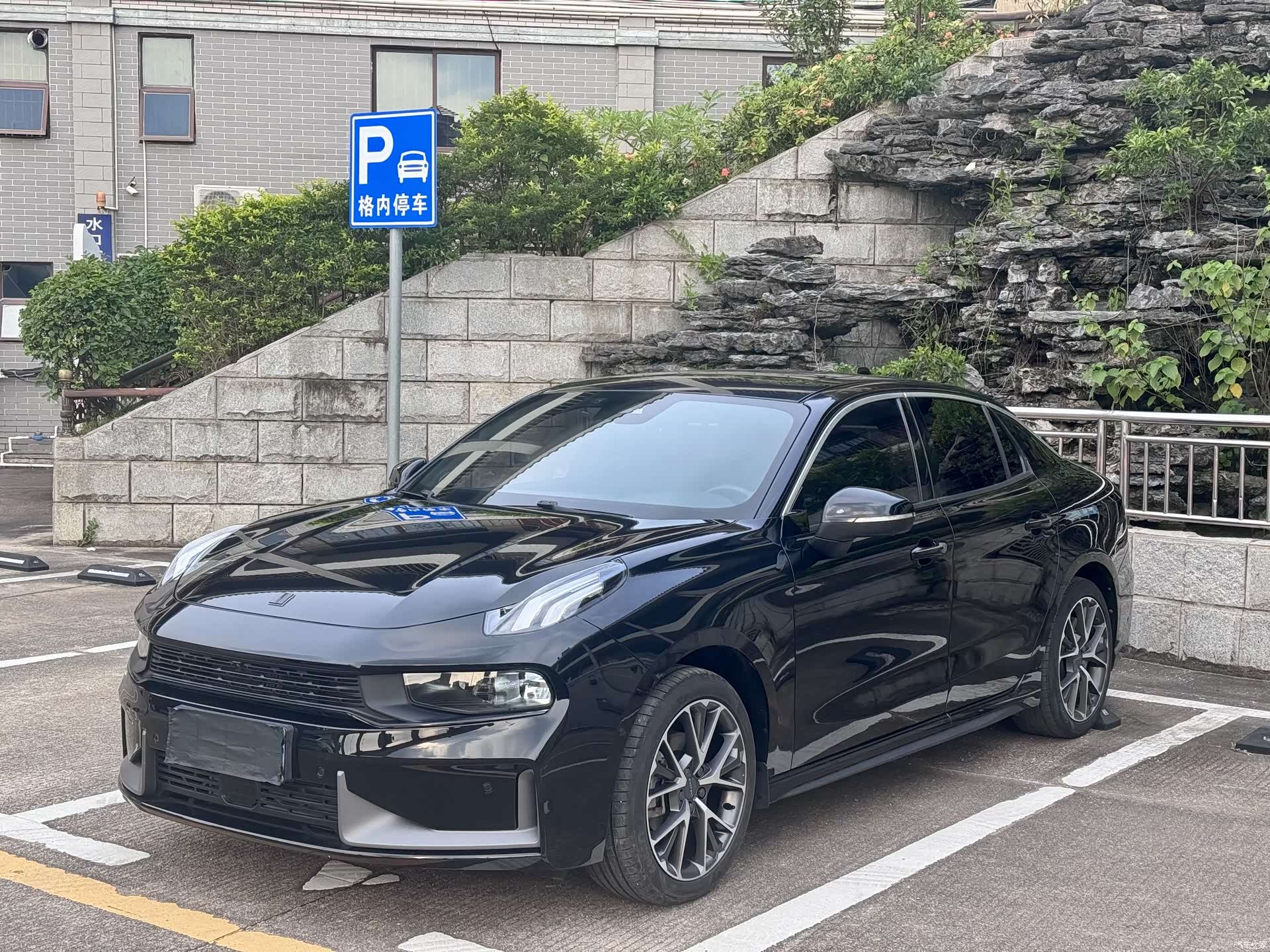 Lynk & Co 01
