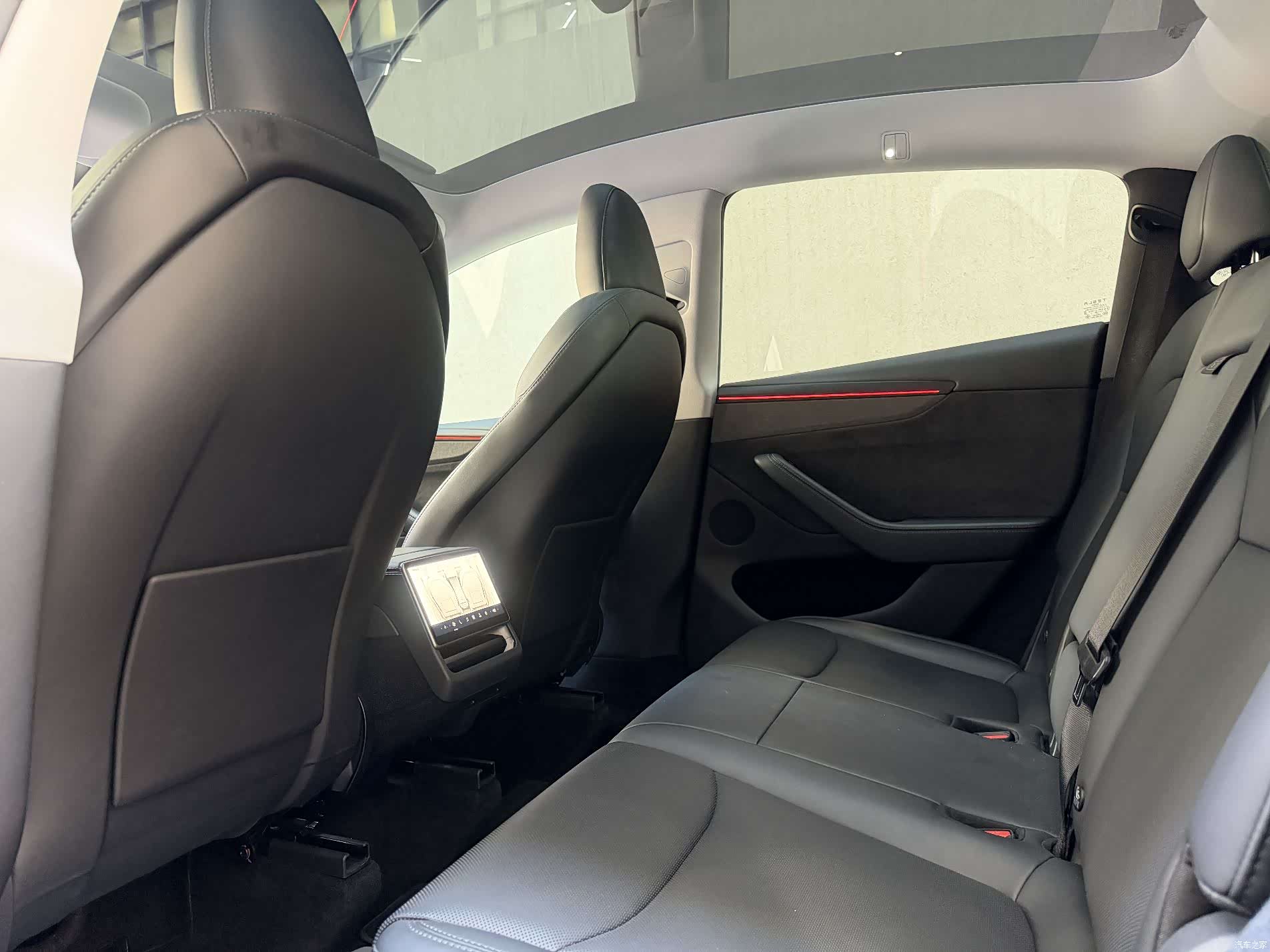 Tesla Model Y, 2026 15